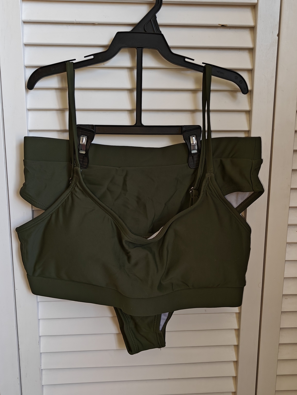 Amazon Women's Green Bikini Top and High-Waist Bottom Set Size M
